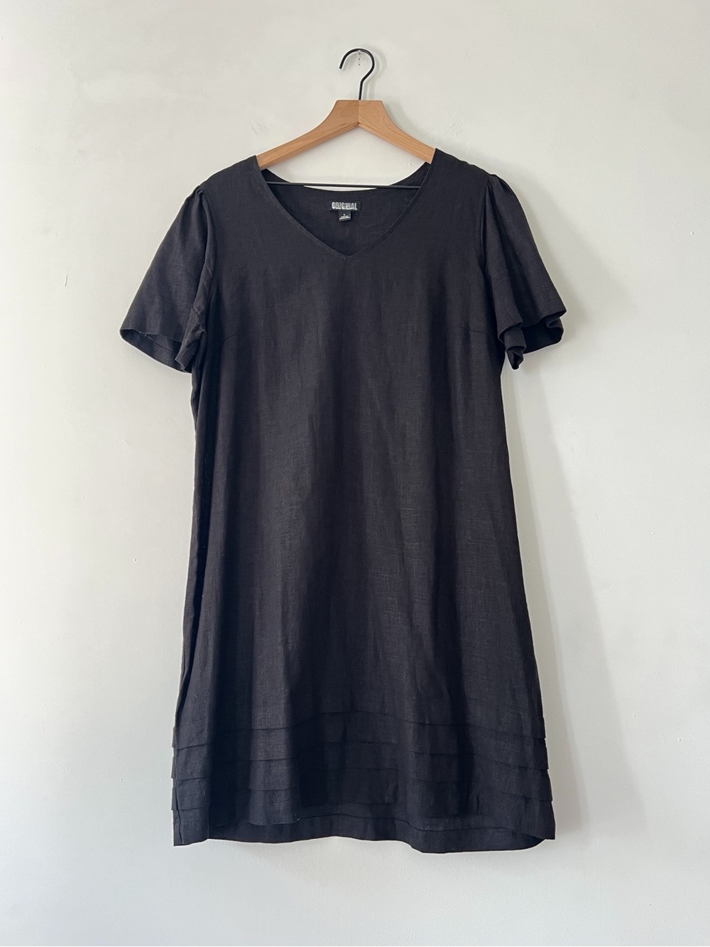 Nicole Miller black linen shift dress v neck puff short sleeve large minimalist